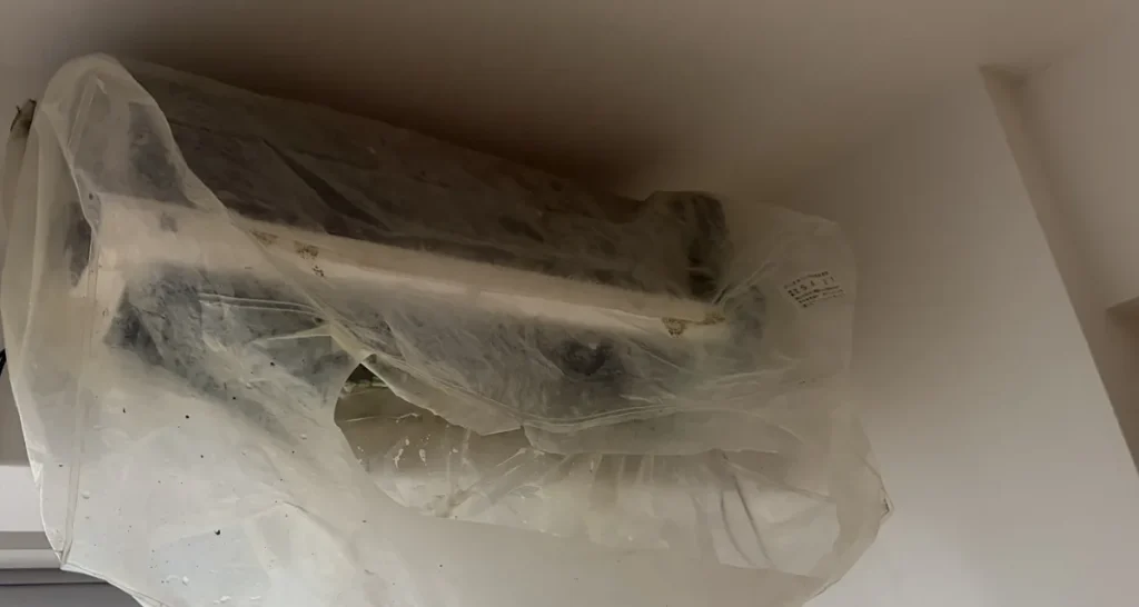 ダイキンのエアコンを専用カバーで覆って高圧洗浄（大阪市城東区）